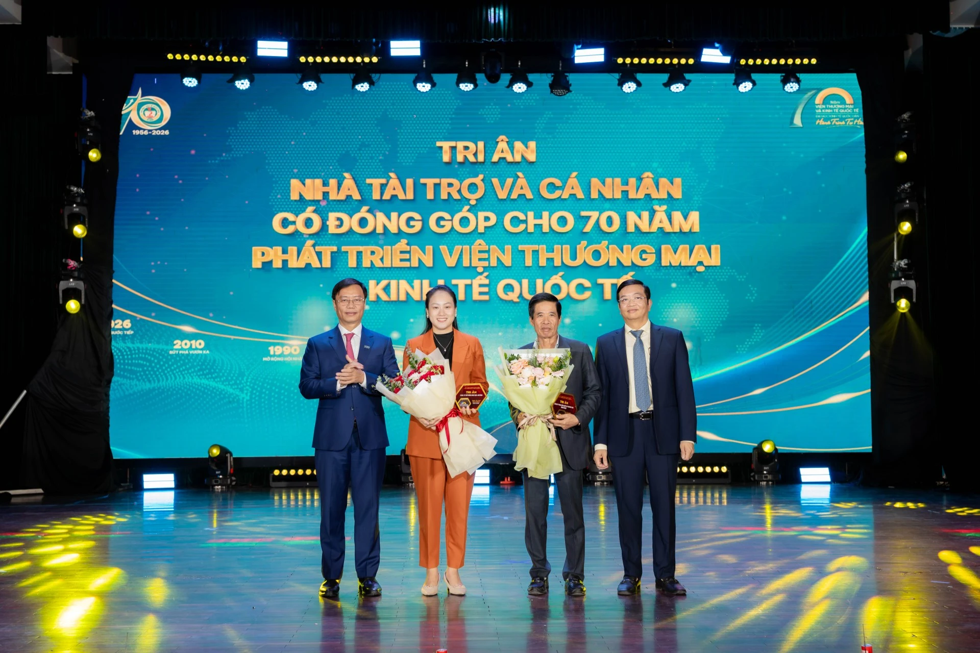 Ông Đồng Tuấn Vũ – Chủ tịch HĐTV, Tổng Giám đốc Công ty TNHH Sản xuất và Thương mại Minh Ngọc tham dự Lễ kỷ niệm 70 năm Viện Thương mại và Kinh tế Quốc tế – Đại học Kinh tế Quốc Dân